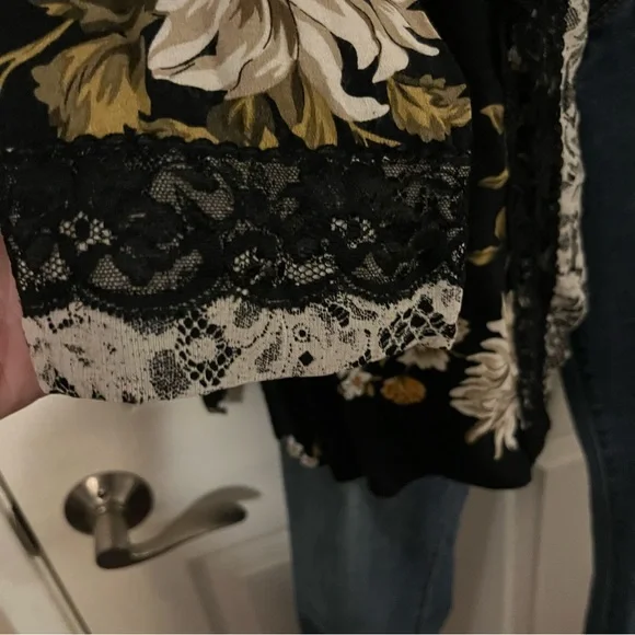 In Encore Flowy Floral Boho Coverup Lounging Button Down Light Jacket Top - Picture 6 of 11